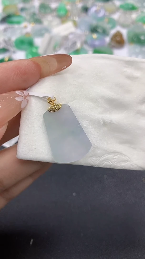 颈饰18K金镶嵌翡翠a货假一赔三支持复检百元上9元证书费自理