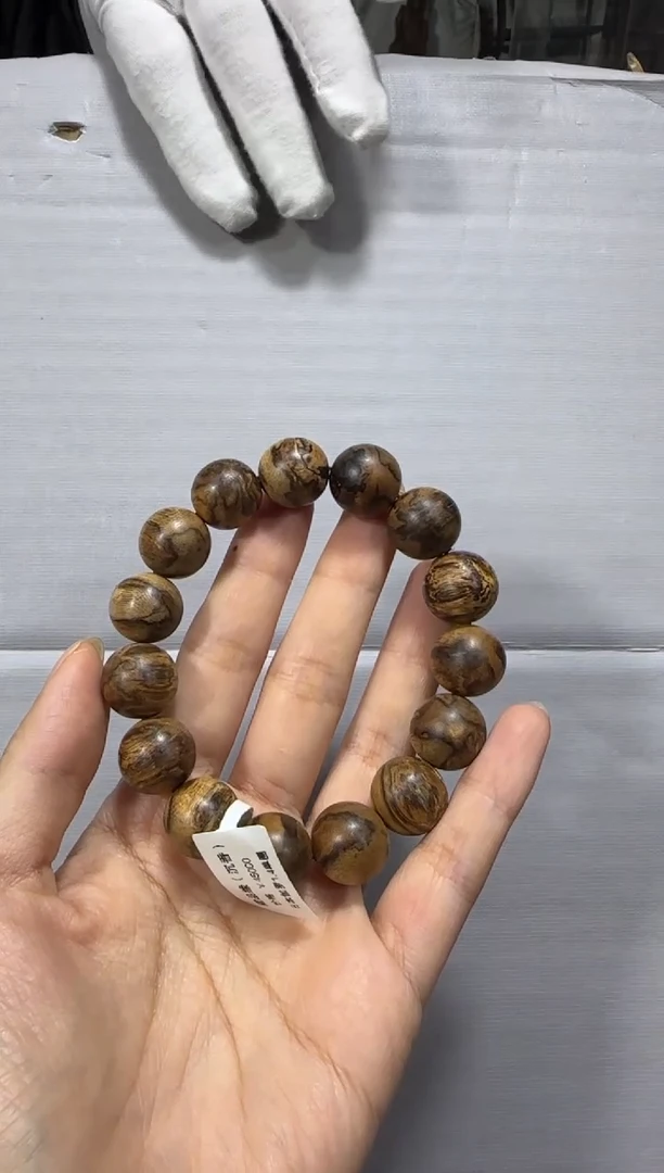 【闪购商品】沉香手串日本伽罗1.4单圈多样性发货发其一