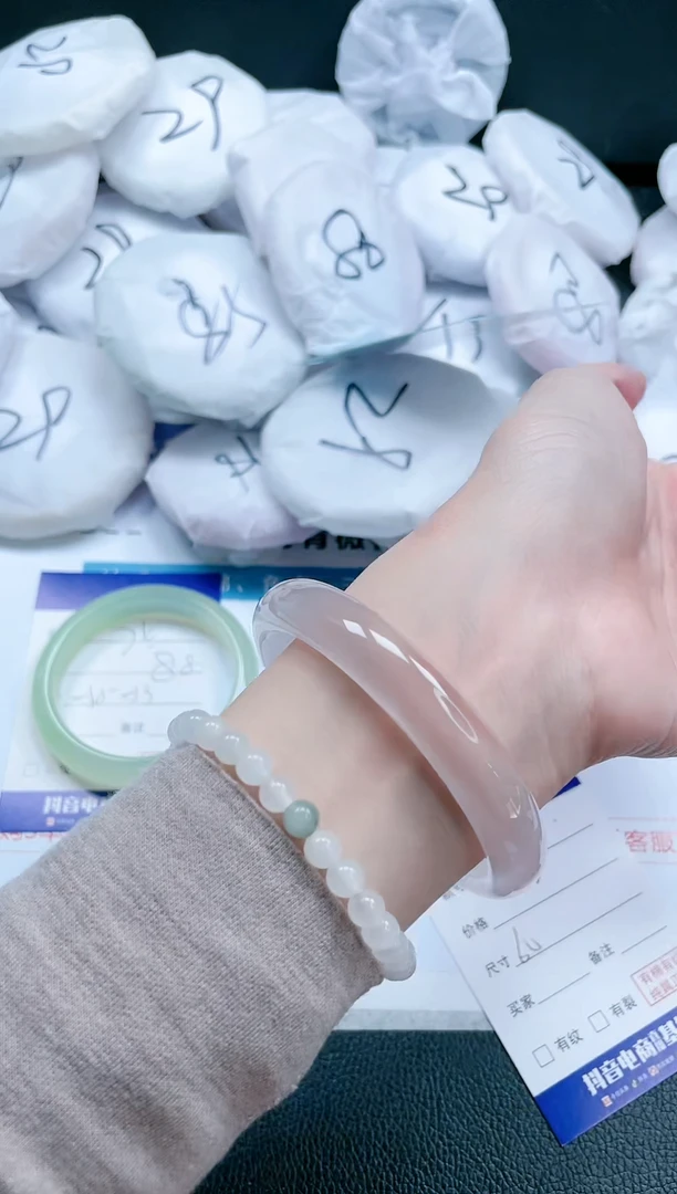 【闪购商品】石英质玉手镯未镶嵌18J75-60