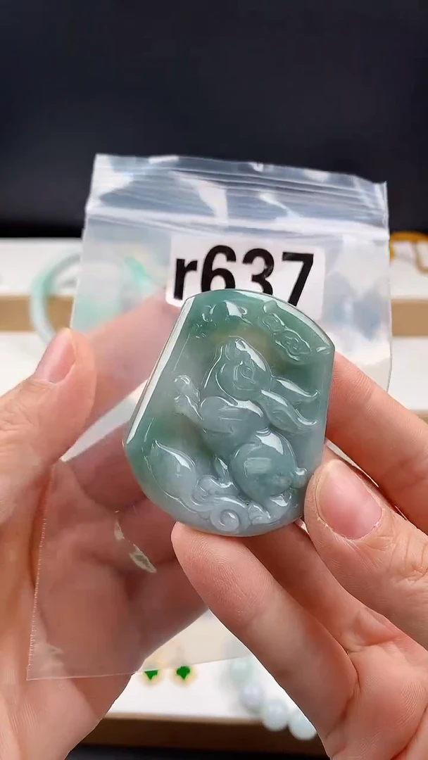 颈饰未镶嵌翡翠天然翡翠吊坠挂件