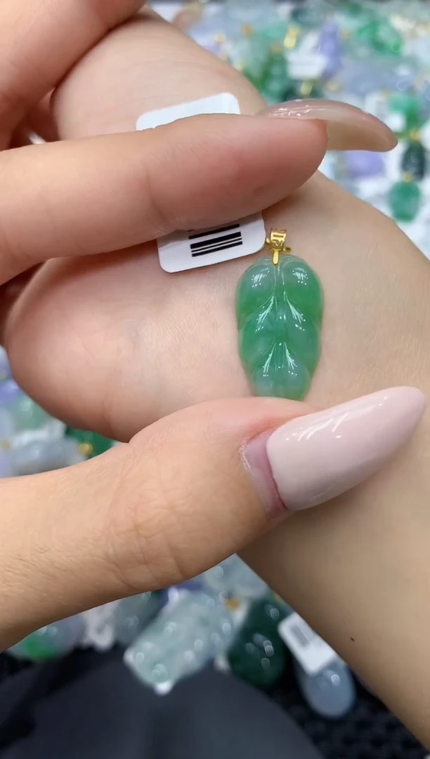 颈饰18K金镶嵌翡翠111111111111