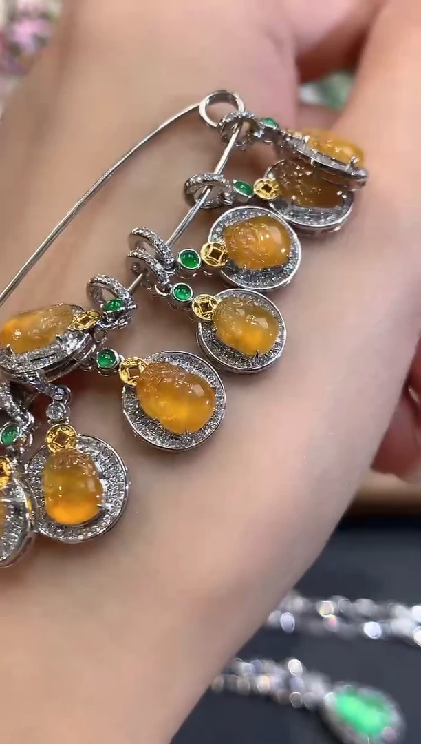 吊坠(不含链)18K金镶嵌翡翠q14多样性一件发货