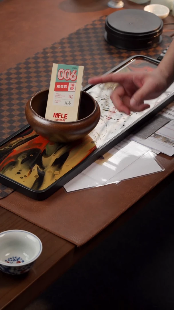 茶具柴烧建水-窑变釉红加006岩茶一盒