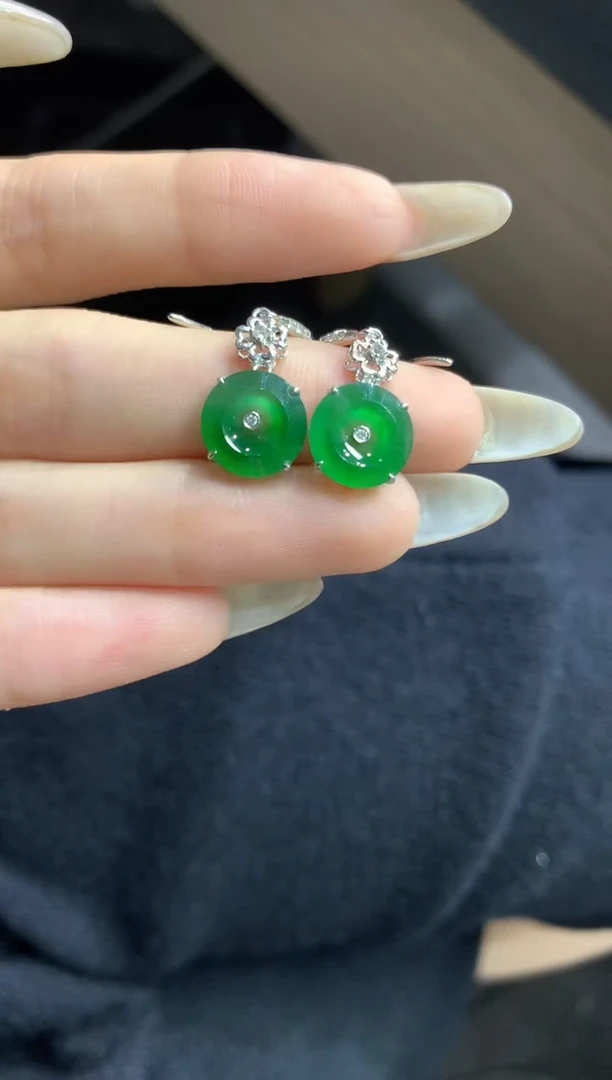 18K金镶嵌翡翠耳饰60团购