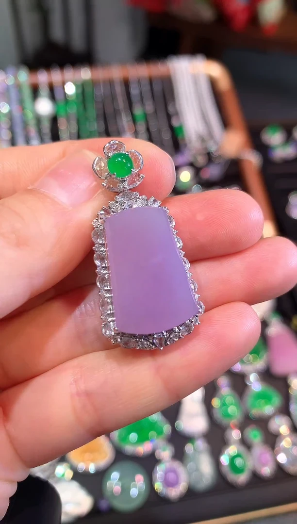 吊坠(赠链)18K金镶嵌翡翠红椿紫无事牌吊坠