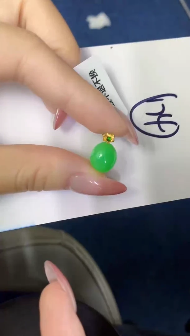 翡翠18K金镶嵌颈饰缅甸天然翡翠A货