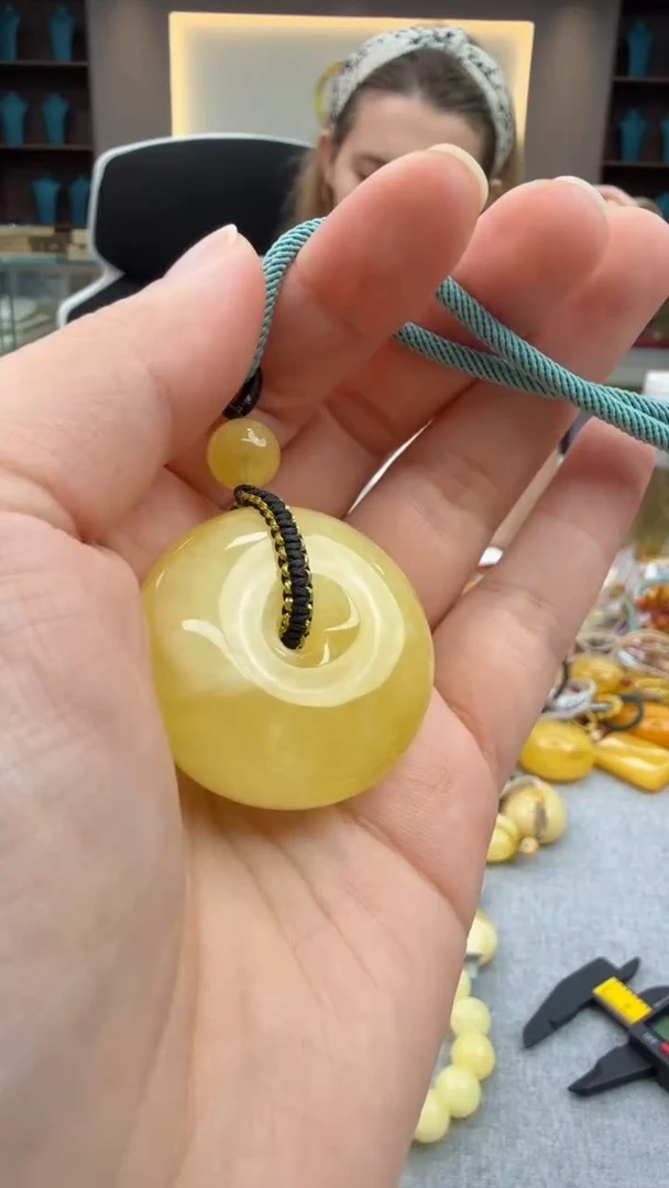 琥珀颈饰未镶嵌400秒拍号 假一罚三