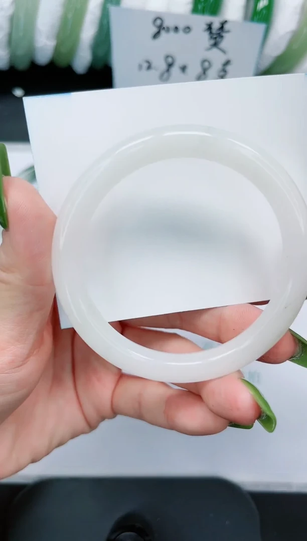 石英质玉手镯未镶嵌77/56