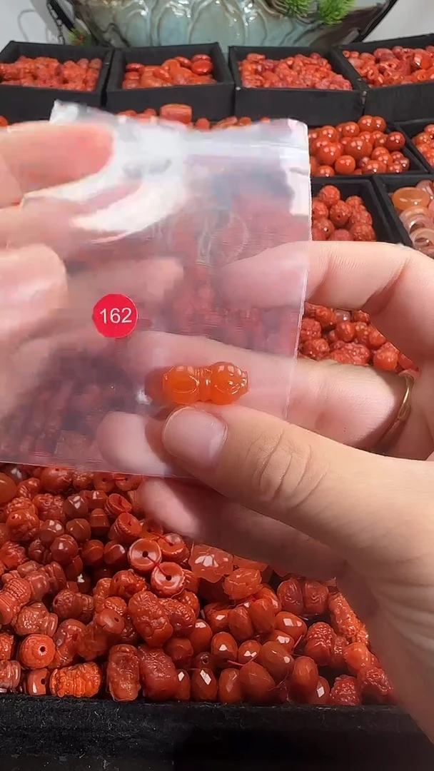 颈饰未镶嵌南红玛瑙1