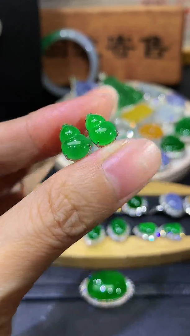 18K金镶嵌定制翡翠团购