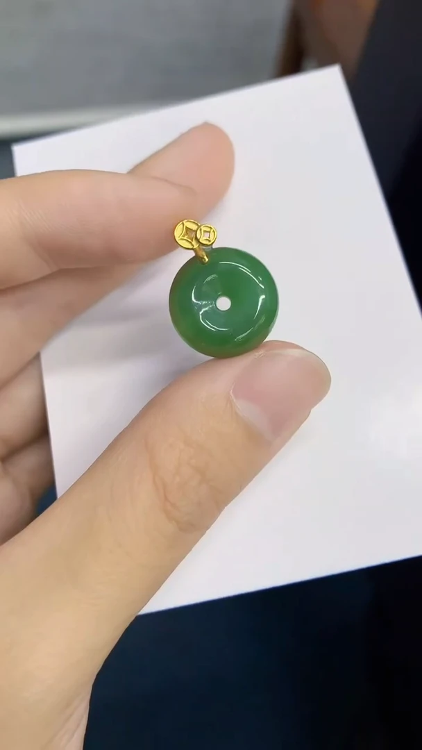 翡翠未镶嵌颈饰             1