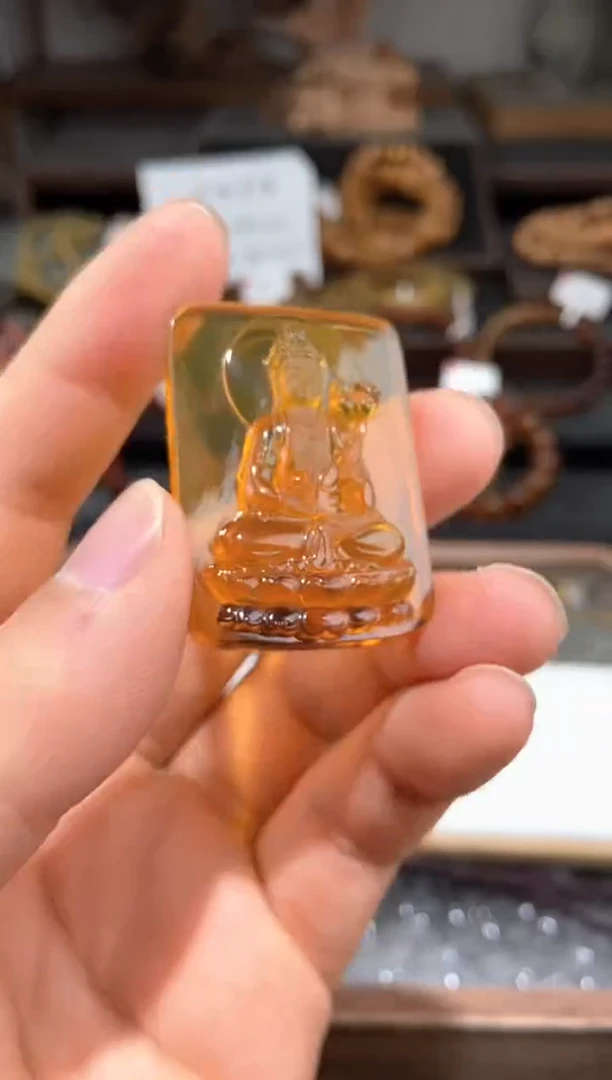 未镶嵌颈饰琥珀金棕珀大势至