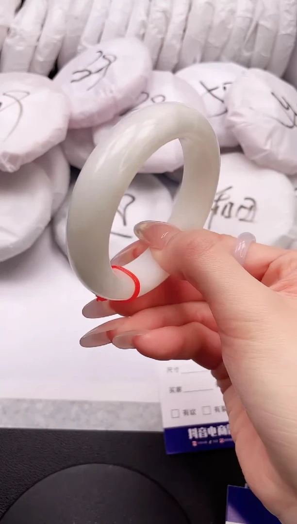 【闪购商品】和田玉手镯未镶嵌17K39-52