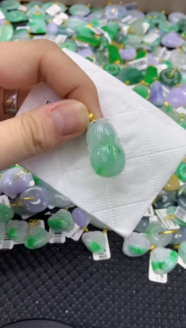 颈饰18K金镶嵌翡翠天然缅甸翡翠A货