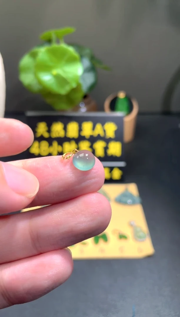 颈饰18K金镶嵌翡翠翡翠A货