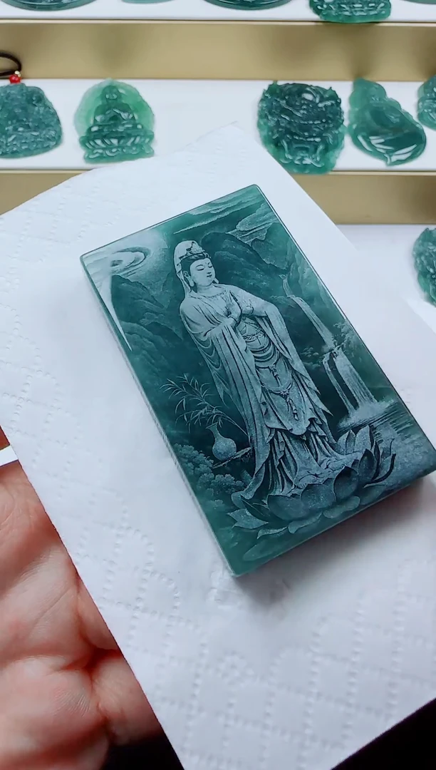 颈饰未镶嵌翡翠方观音