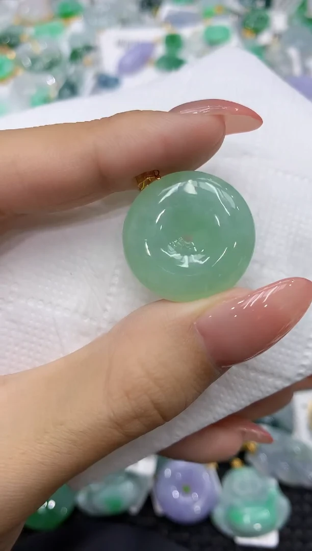 颈饰18K金镶嵌翡翠1111111111111