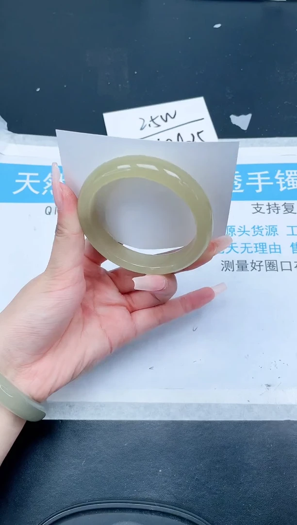 【闪购商品】石英质玉手镯未镶嵌299-58