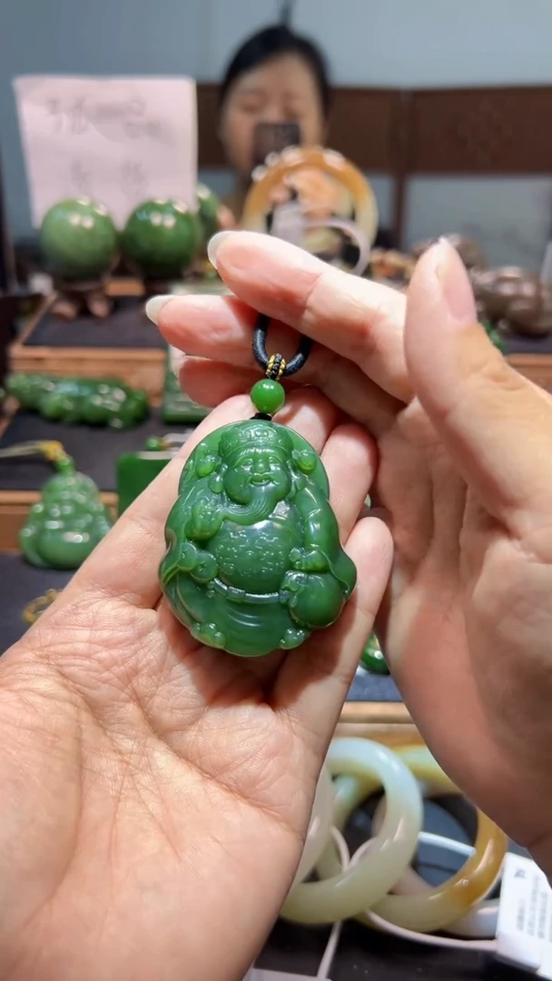 颈饰未镶嵌和田玉（碧玉）1