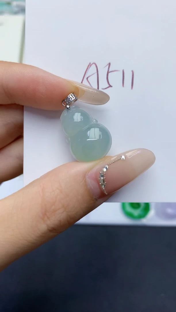 翡翠未镶嵌颈饰天然缅甸A货翡翠