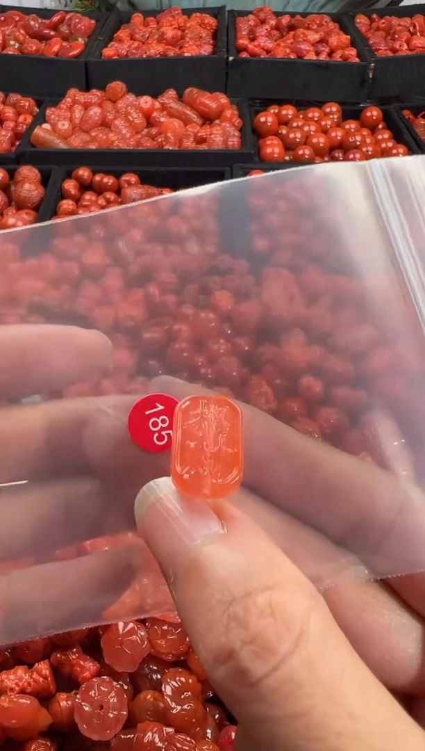 颈饰未镶嵌南红玛瑙1