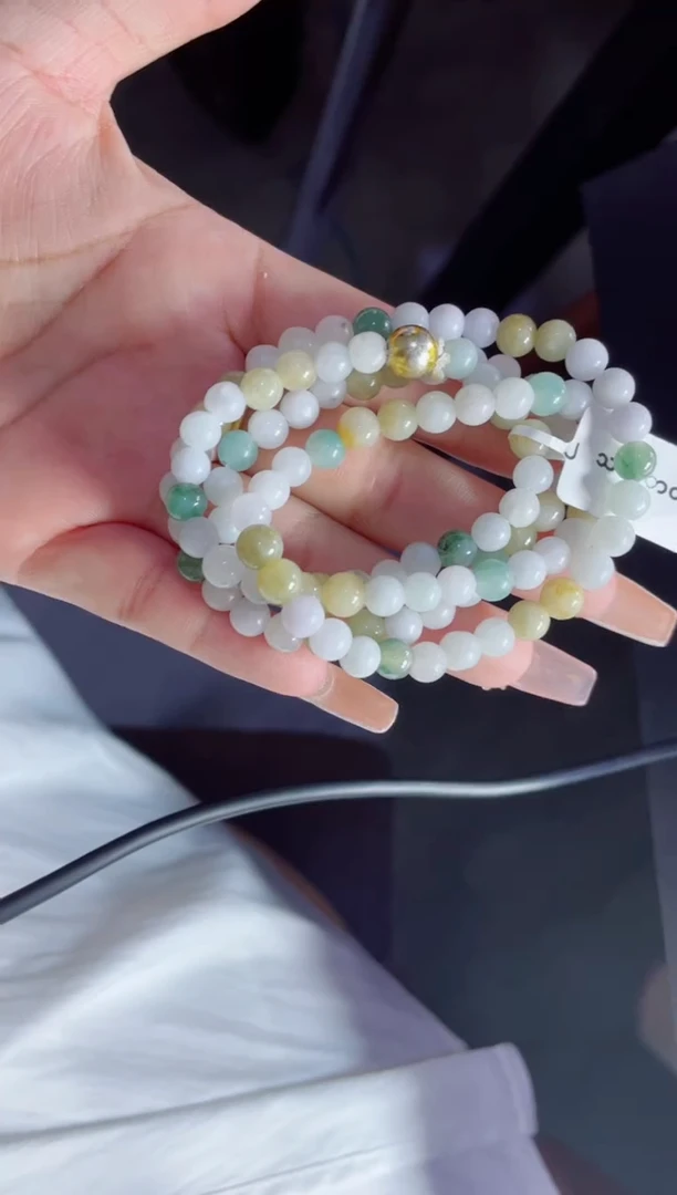 翡翠戒指未镶嵌珠串