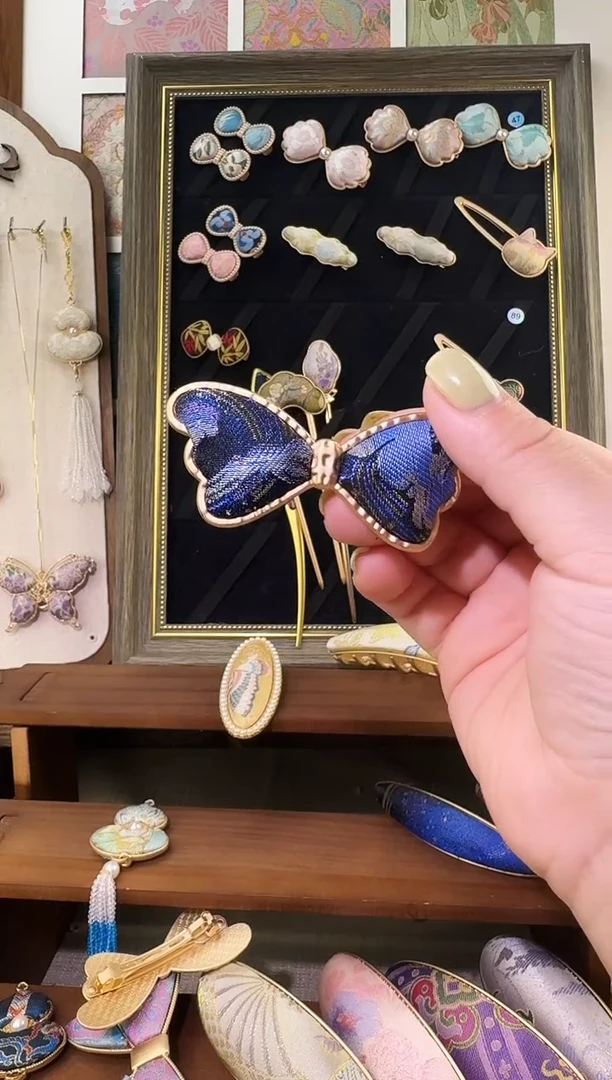 布艺锌合金鎏金云霞弹簧