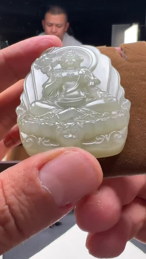 吊坠(赠链)未镶嵌和田玉和田玉观音牌