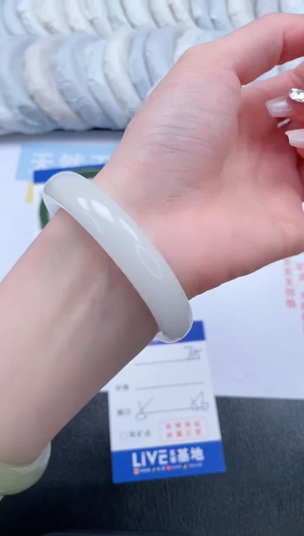 【闪购商品】石英质玉手镯未镶嵌T115-56