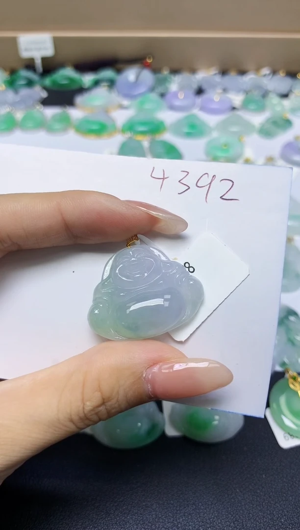 翡翠18K金镶嵌颈饰 天然缅甸翡翠A货
