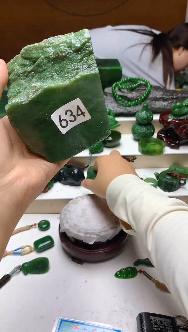 和田玉（碧玉）未镶嵌珠宝半成品0