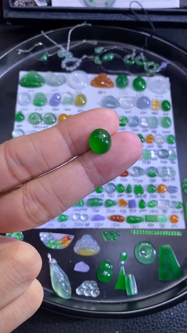 未镶嵌挂件翡翠蛋面