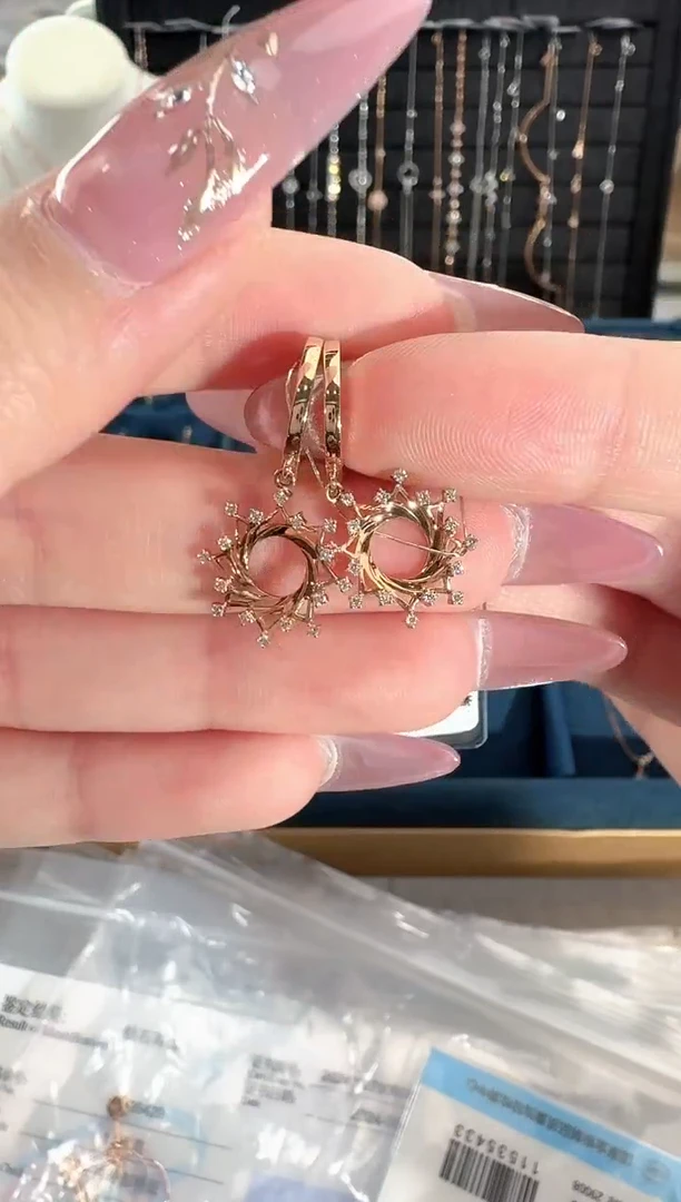 18K金镶嵌耳饰钻石3.12g