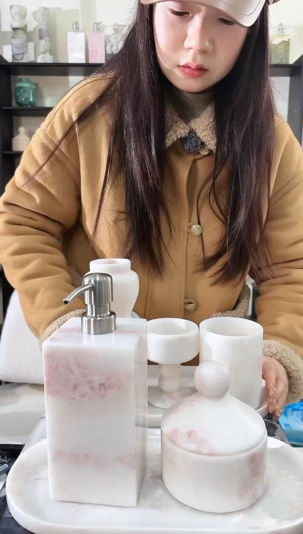 石材?彩虹玫瑰049+096+073+044+065+097+092+043