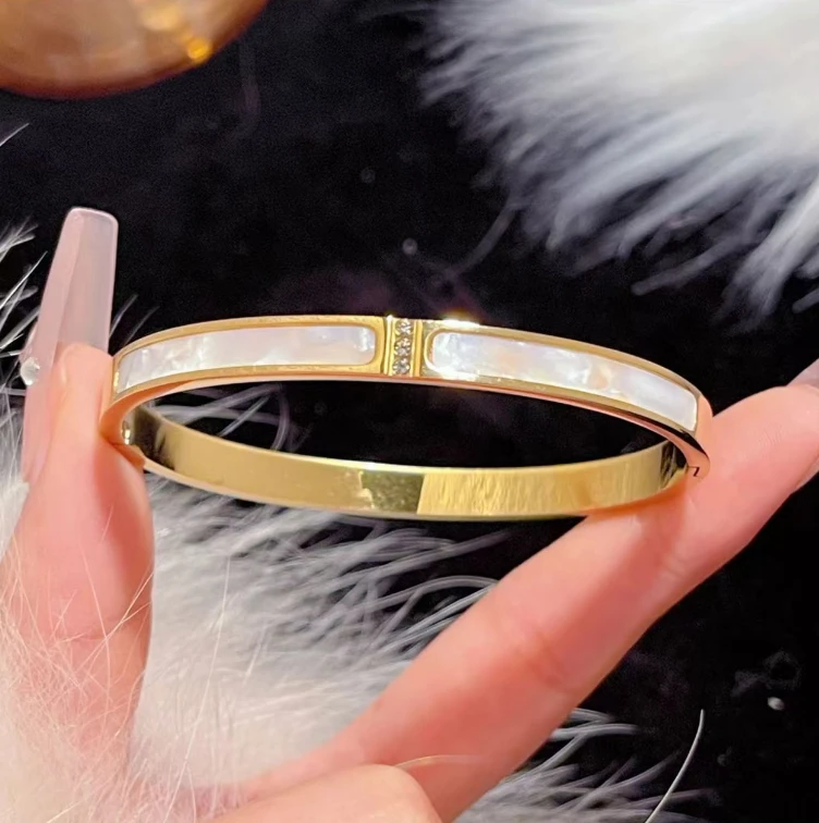 钛钢莫桑石手镯 欧美贝壳手镯轻奢简约百搭时尚网红款配饰手环女