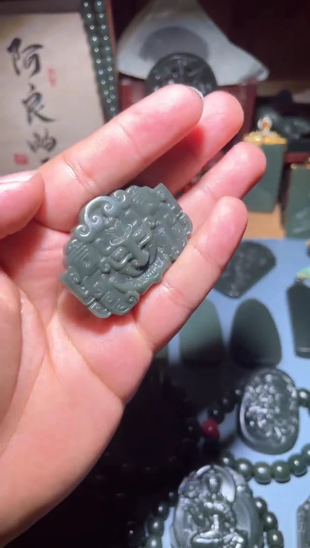 和田玉（青玉）未镶嵌颈饰1