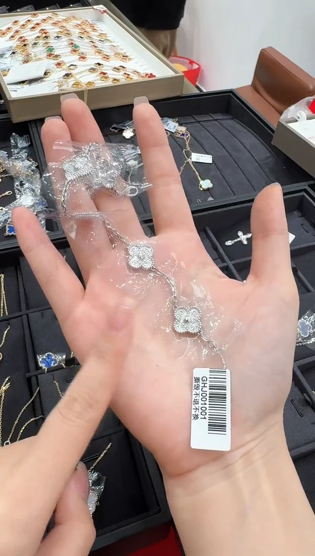 手链18K金镶嵌钻石E****a满钻五花手链BG