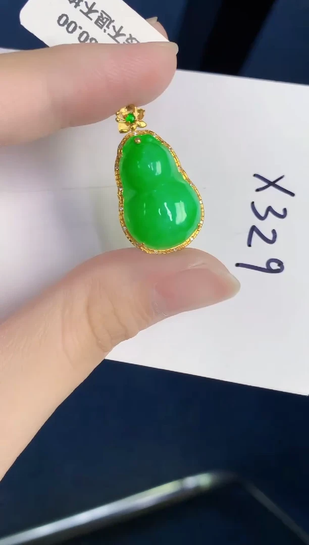 颈饰18K金镶嵌翡翠天然翡翠缅甸A货