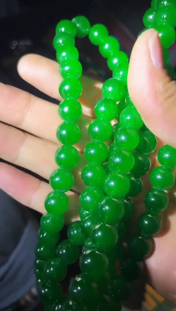 满绿项链带棉絮一条