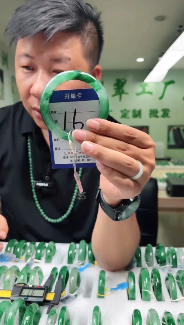 未镶嵌手镯石英质玉60