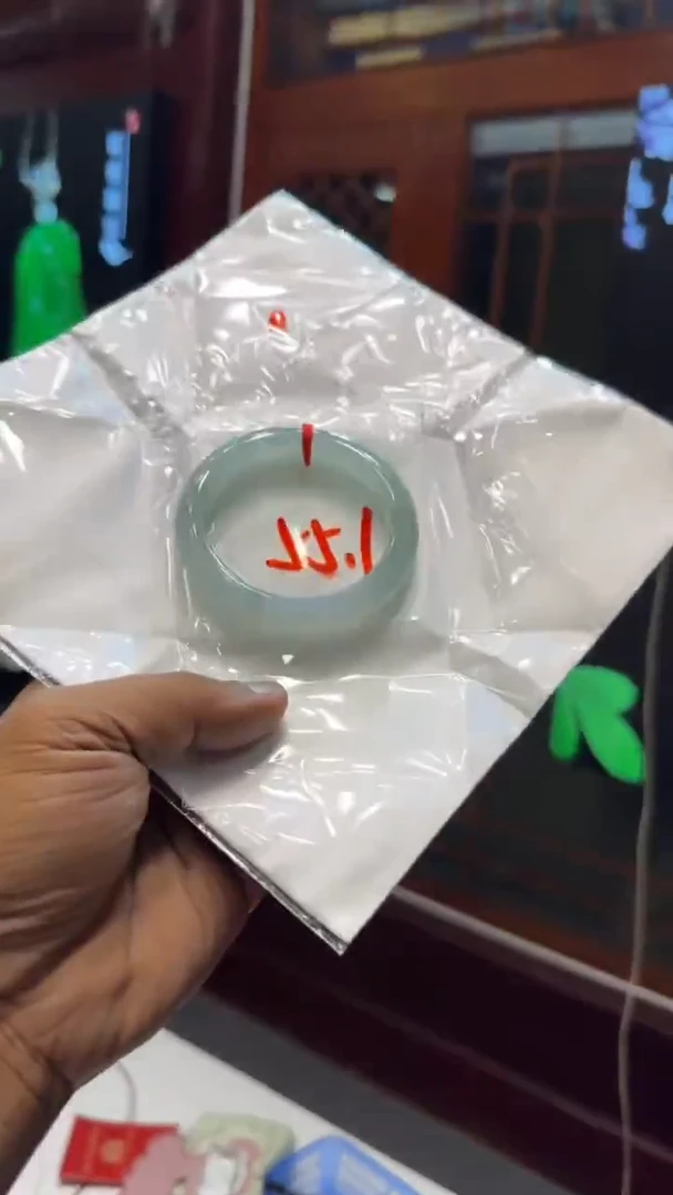 未镶嵌手镯翡翠手镯