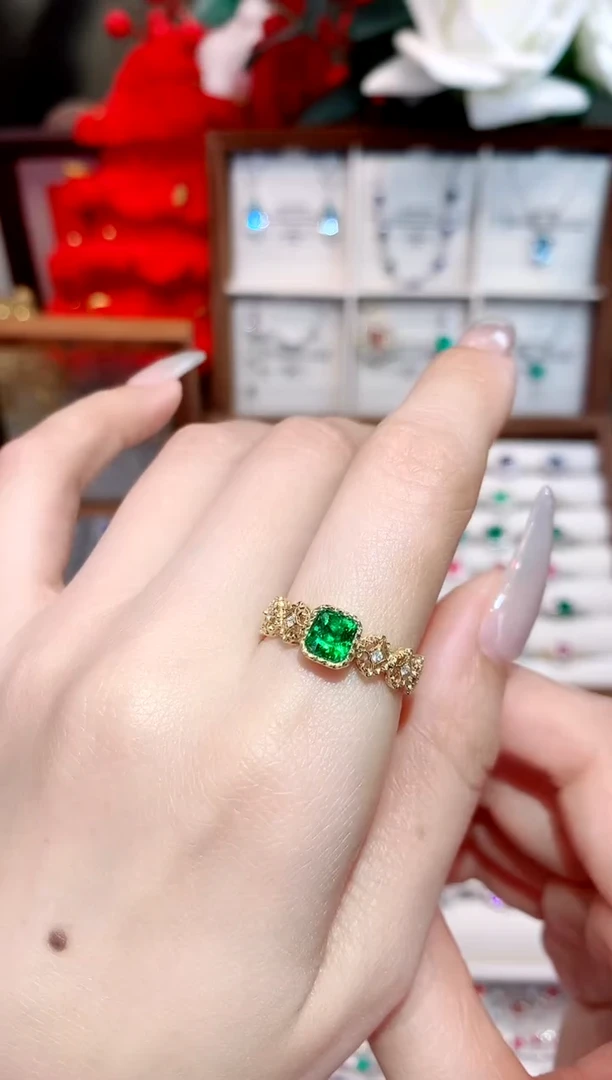 18K金镶嵌戒指石榴石（沙弗莱）0.99ct/天然宝石/七天无理由