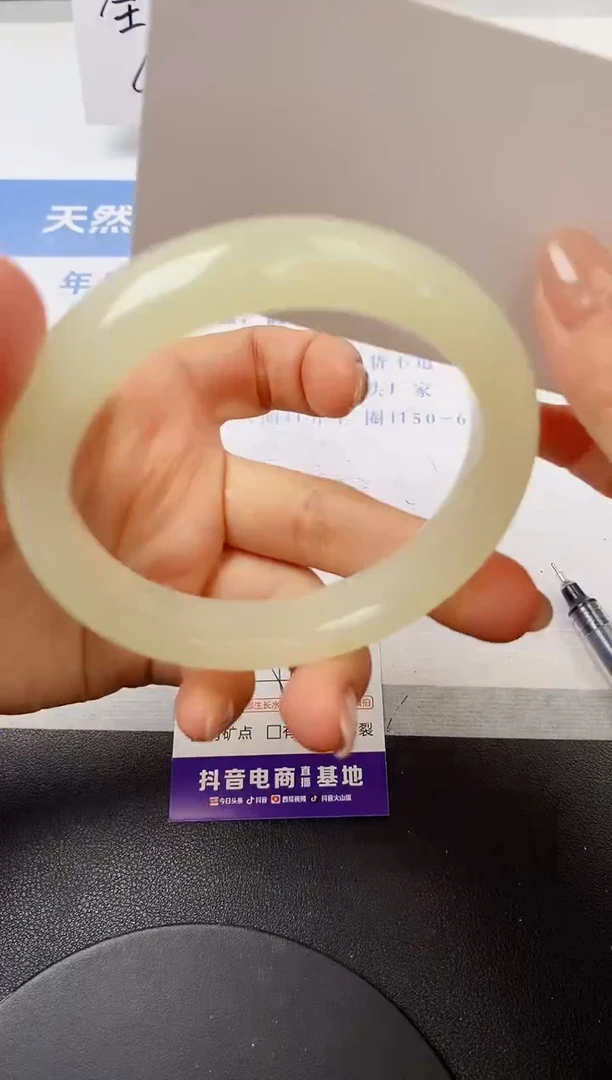 【闪购商品】石英质玉手镯未镶嵌s141