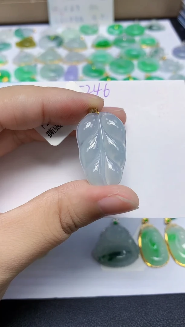 颈饰18K金镶嵌翡翠天然缅甸翡翠A货翡翠百元以上9元证书费自理