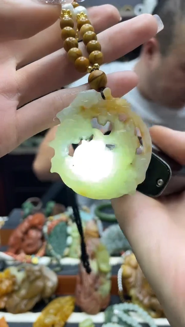 未镶嵌岫玉吊坠·