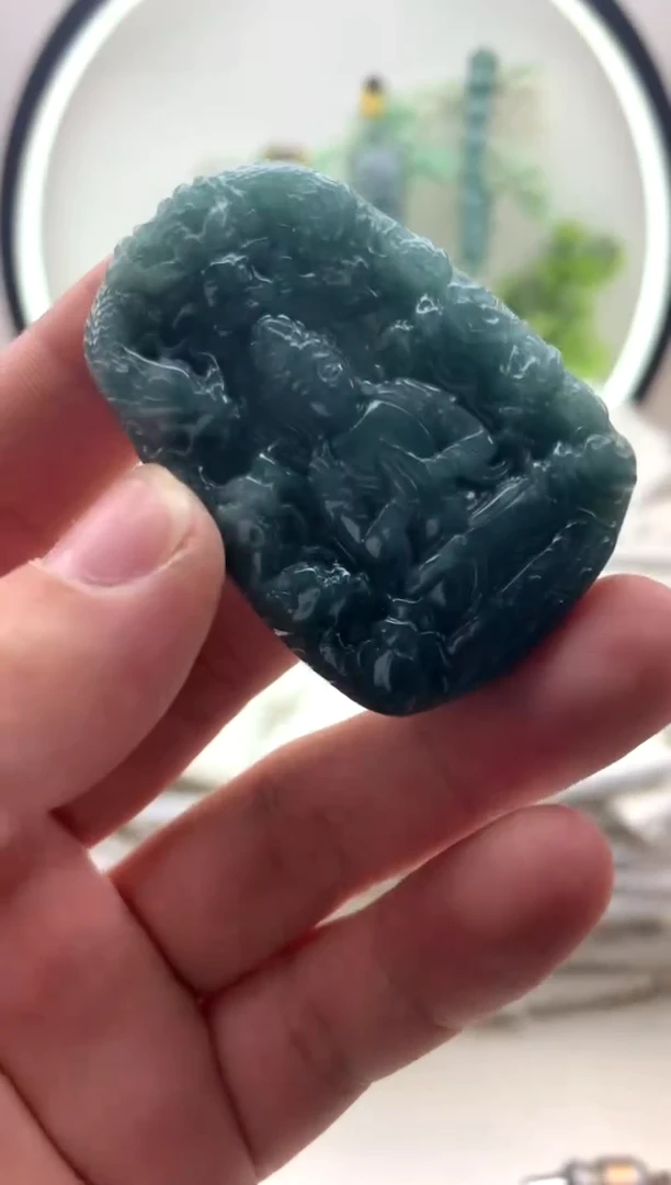 翡翠未镶嵌颈饰九龙观音