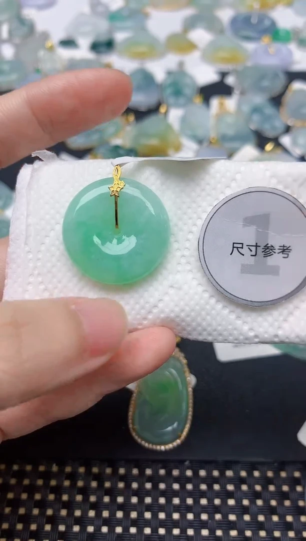 颈饰18K金镶嵌翡翠天然缅甸A货翡翠