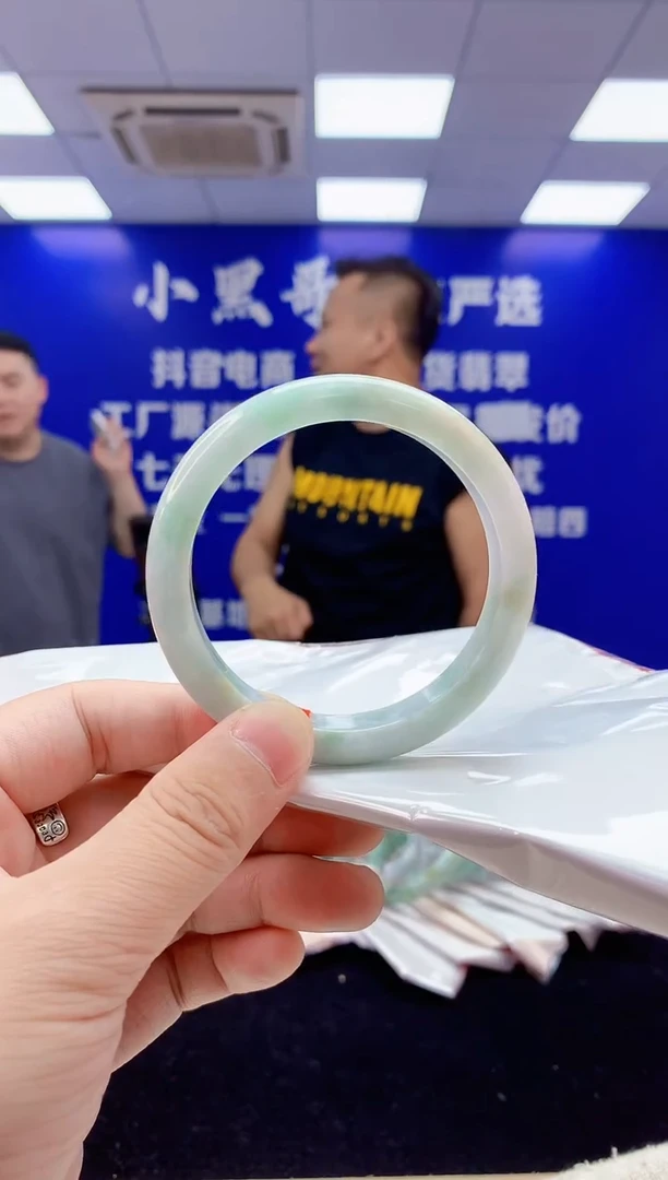 翡翠手镯未镶嵌1天然翡翠默认有瑕完美主义者勿拍