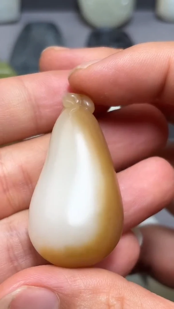 颈饰未镶嵌和田玉薪**足.