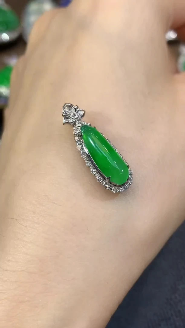 吊坠(不含链)18K金镶嵌翡翠A29